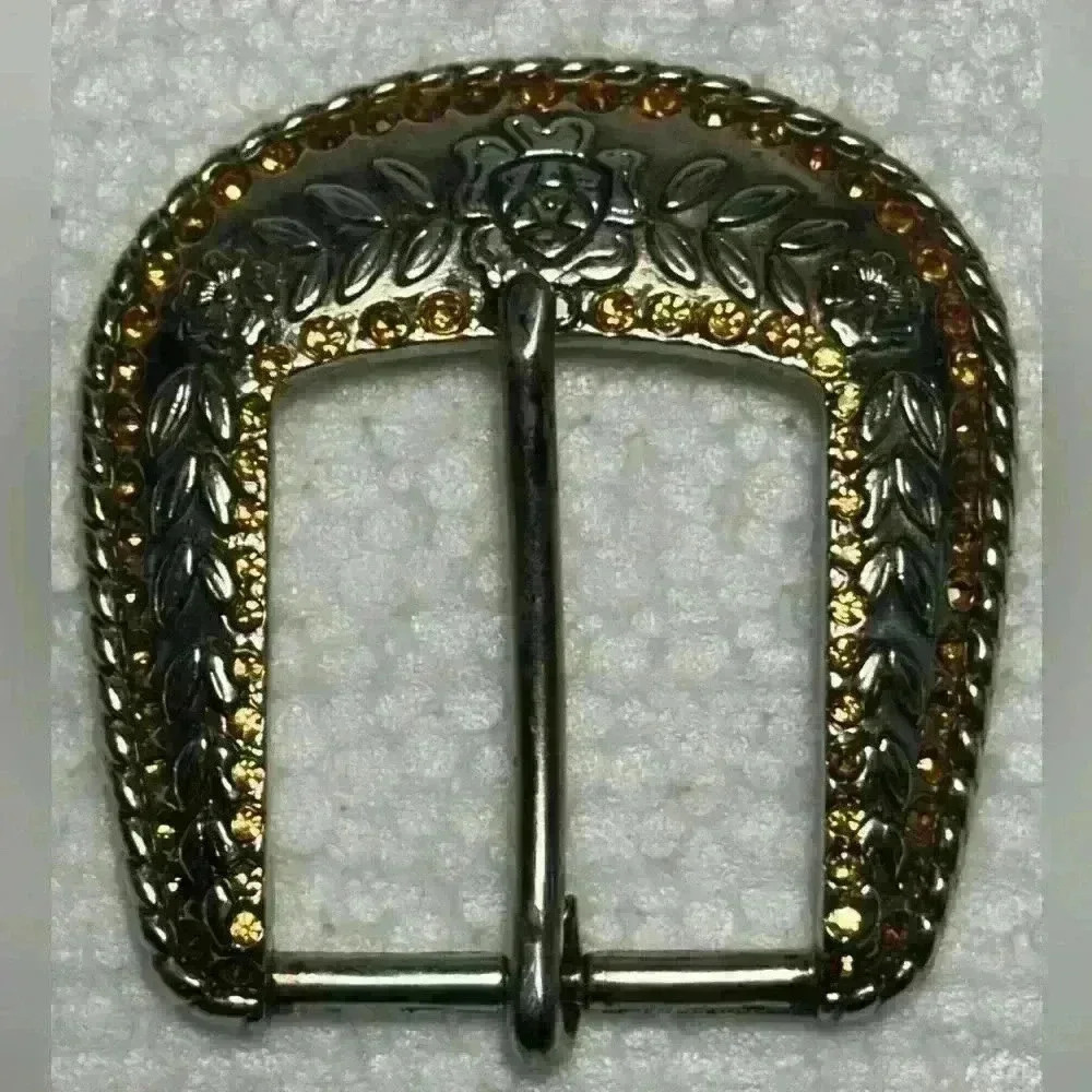 An Ariat women’s belt buckle, belt loop and end tip.